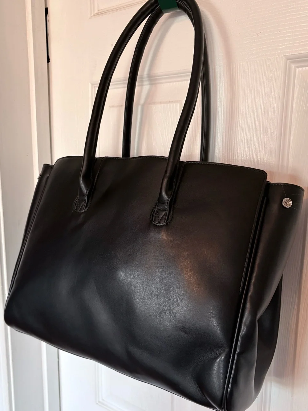 Classic Black Tote Handbag - Sleek Leather Look - Picture 5 of 5